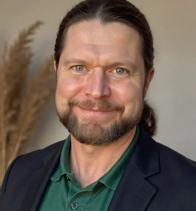 Porträt von Dr. Jochen Kaufmann, promovierter Psychologe und klinischer Psychologe